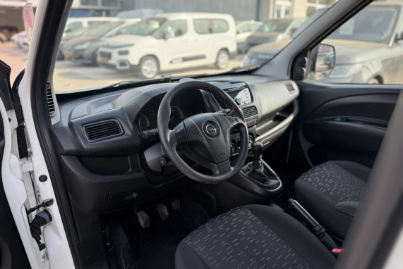 Opel COMBO (2017)