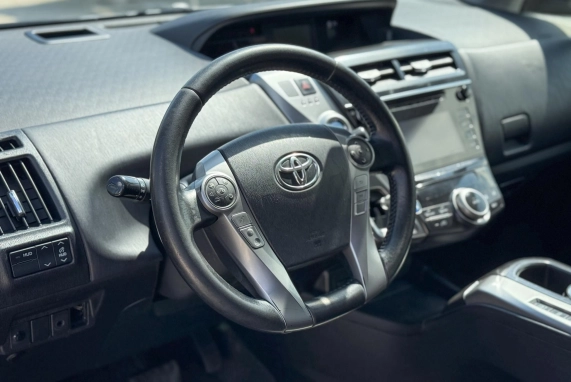 Toyota PRIUS+ (2018)