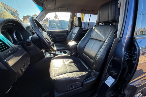 Mitsubishi PAJERO (2008)