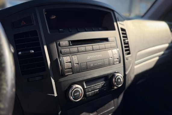 Mitsubishi PAJERO (2008)