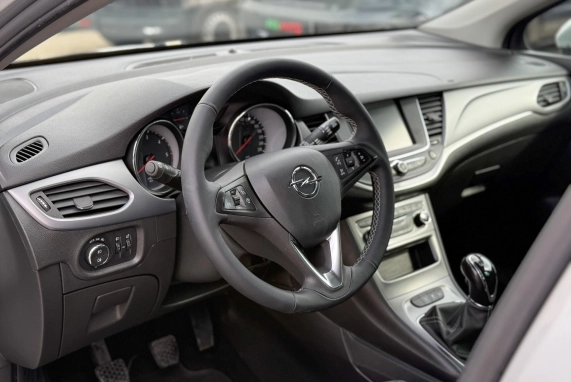 Opel ASTRA (2020)