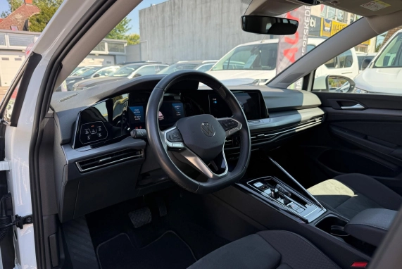 Volkswagen GOLF (2024)