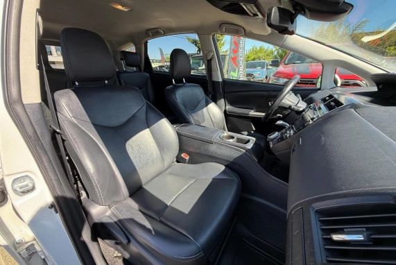 Toyota PRIUS+ (2019)