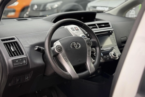 Toyota PRIUS+ (2017)