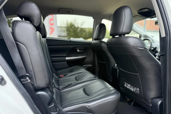 Toyota PRIUS+ (2017)