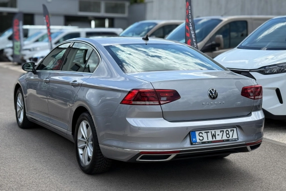Volkswagen PASSAT (2021)