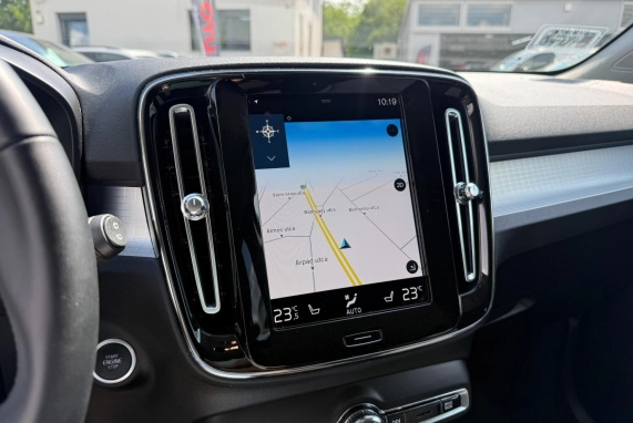 Volvo XC40 (2022)