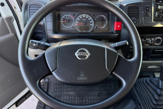 Nissan CABSTAR (2012)