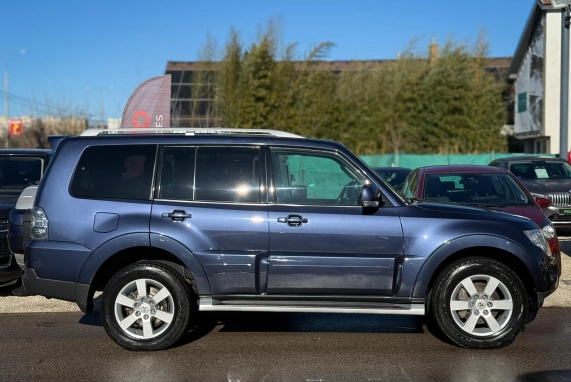 Mitsubishi PAJERO (2008)