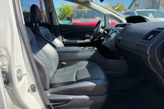 Toyota PRIUS+ (2019)