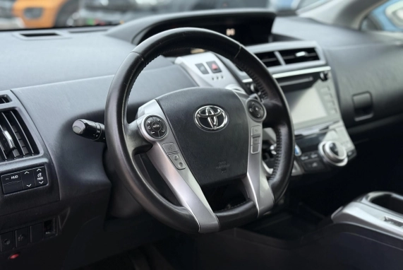 Toyota PRIUS+ (2017)