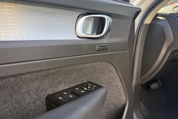 Volvo XC40 (2022)