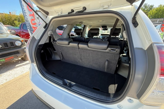 Toyota PRIUS+ (2019)