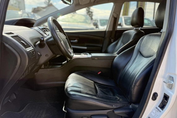 Toyota PRIUS+ (2018)