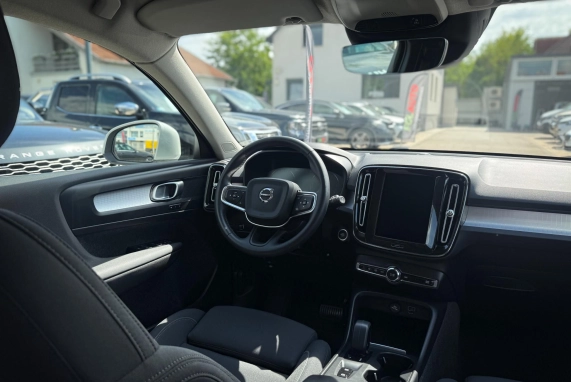 Volvo XC40 (2022)