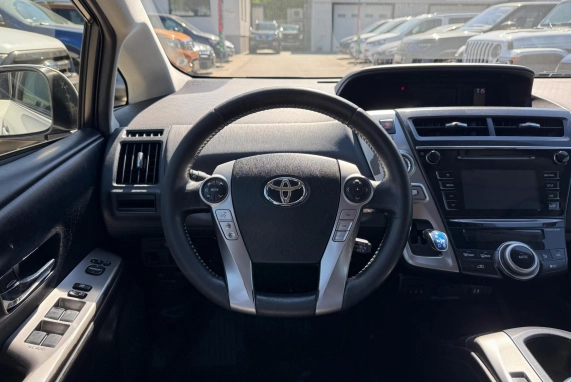 Toyota PRIUS+ (2019)