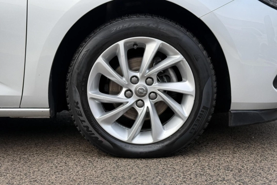 Opel ASTRA (2020)