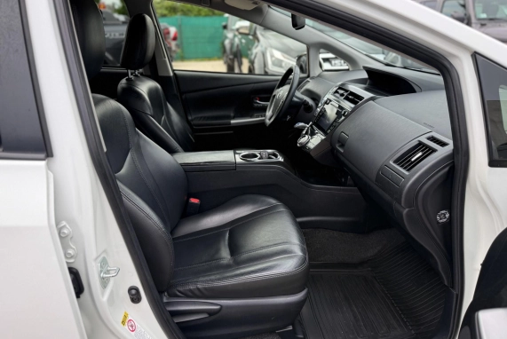 Toyota PRIUS+ (2017)