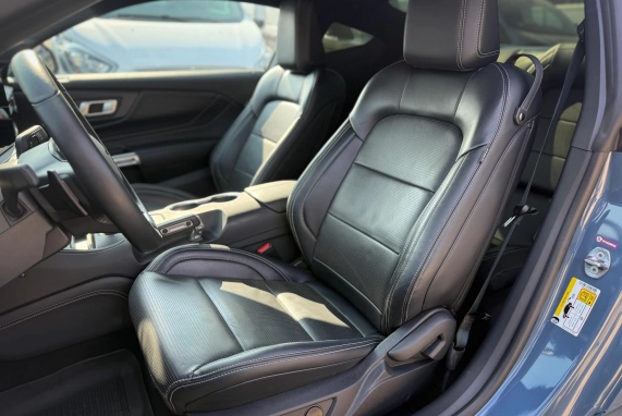 Ford MUSTANG (2024)