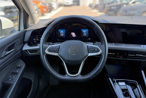 Volkswagen GOLF (2024)