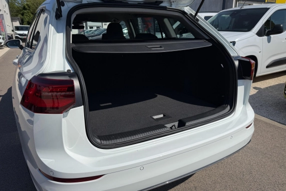 Volkswagen GOLF (2024)