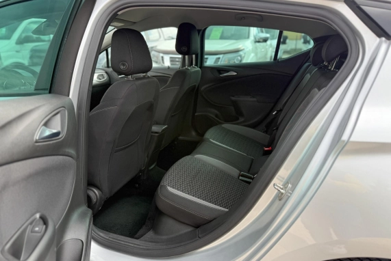 Opel ASTRA (2020)