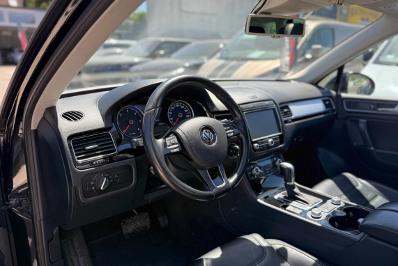 Volkswagen TOUAREG (2016)