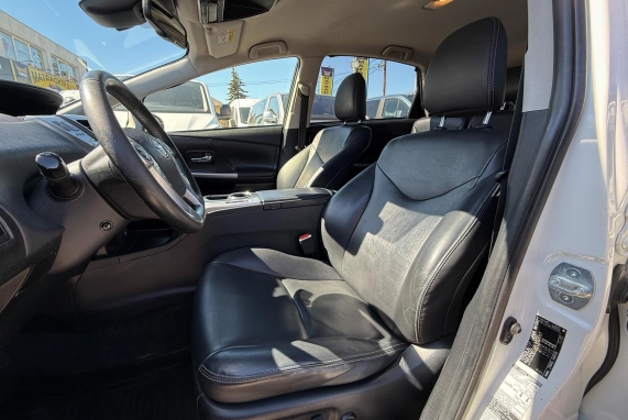 Toyota PRIUS+ (2019)