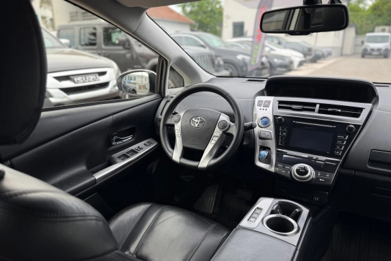 Toyota PRIUS+ (2017)