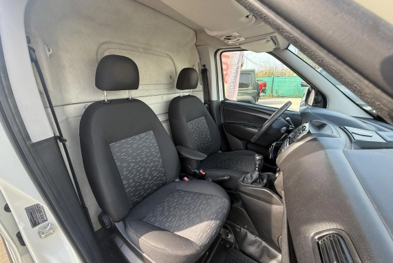 Opel COMBO (2017)