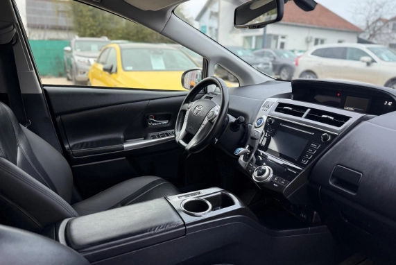 Toyota PRIUS+ (2017)