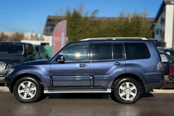 Mitsubishi PAJERO (2008)