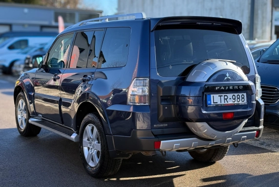 Mitsubishi PAJERO (2008)