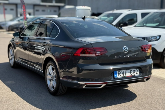 Volkswagen PASSAT VIII (2020)