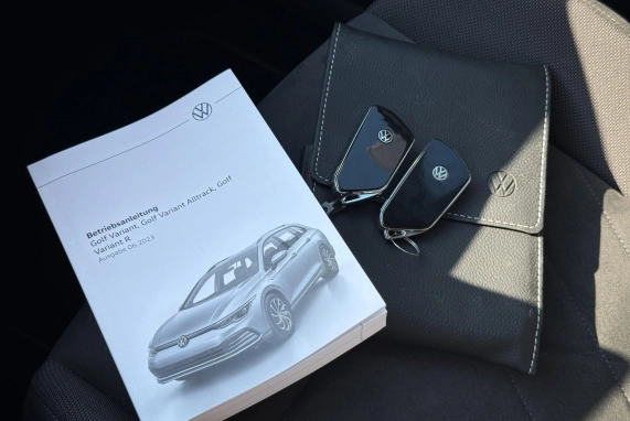 Volkswagen GOLF (2024)