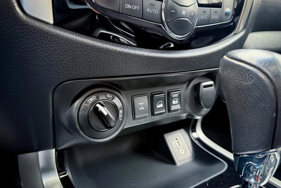 Nissan NAVARA (2022)