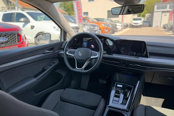 Volkswagen GOLF (2024)