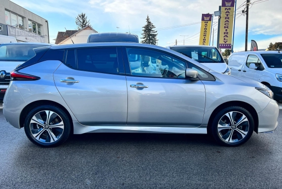Nissan LEAF (2020)