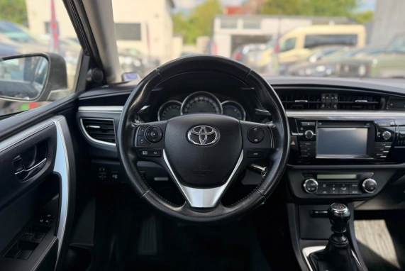 Toyota COROLLA (2014)