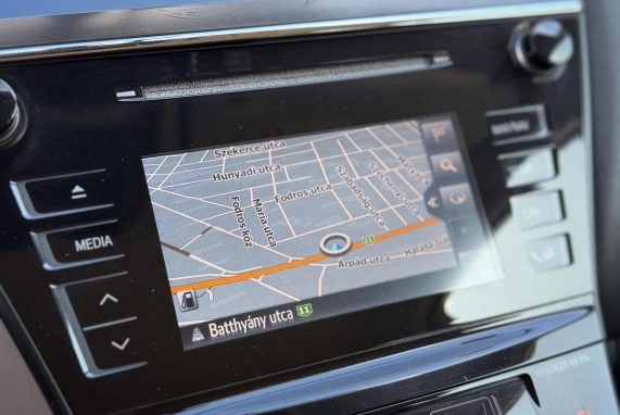 Toyota PRIUS+ (2017)