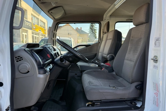 Nissan CABSTAR (2012)