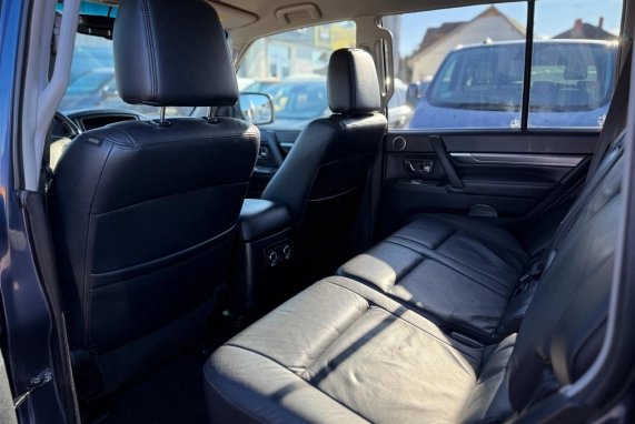 Mitsubishi PAJERO (2008)