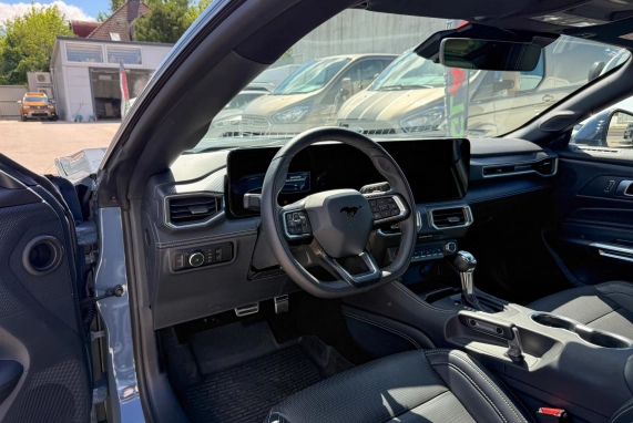 Ford MUSTANG (2024)