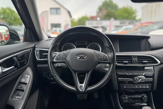 Infiniti QX30 (2017)