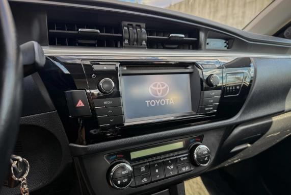 Toyota COROLLA (2014)