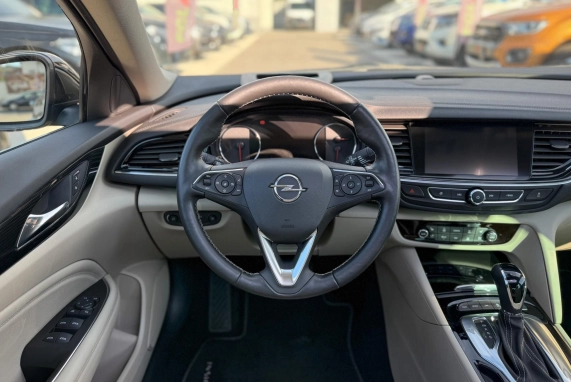 Opel INSIGNIA (2018)