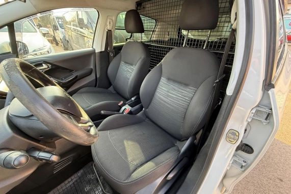 Peugeot 208 (2016)