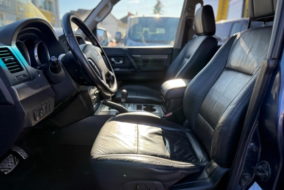 Mitsubishi PAJERO (2008)