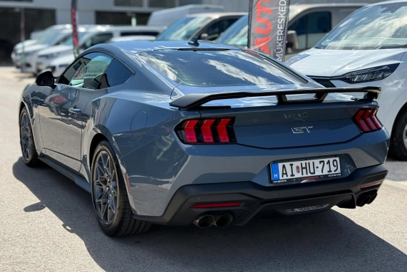 Ford MUSTANG (2024)