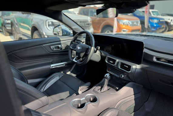 Ford MUSTANG (2024)